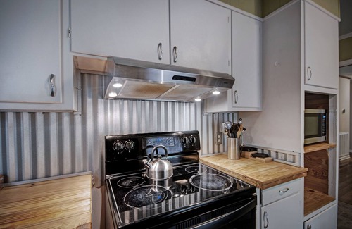 Jackson Casa | 4BR City Retreat w/ Fire Pit, BBQ & Free Parking