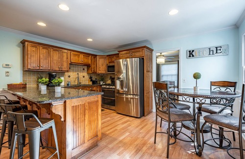 Athens Casa | 4BR Cozy Home, Close to UGA & Downtown Athens
