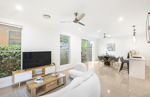 Surfers Paradise Casa | 4BR Cozy house 5mins to beach