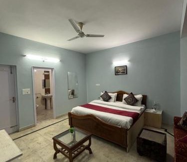 Dharampur Casa | 4BR cozy villa kasauli garden bone fire open terrace jhula by the north edge