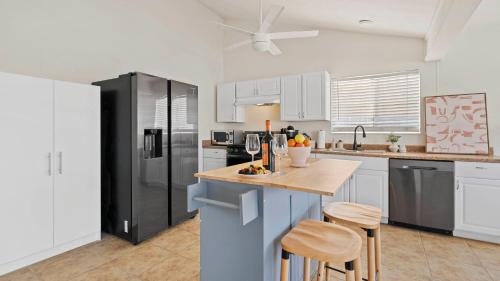 Twentynine Palms Casa | 4BR Desert Home w Pool Hot Tub Firepit Game Room The Quiet Burn by AvantStay