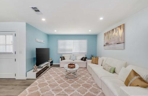 Thousand Oaks Casa | 4BR Escape - Mtn Views Private BBQ