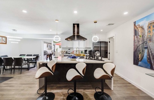 Thousand Oaks Casa | 4BR Escape - Mtn Views, Private BBQ