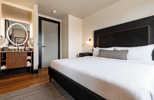 Central Business District Hotel | 4BR Exclusive Downtown Group Penthouse | The Mayfair