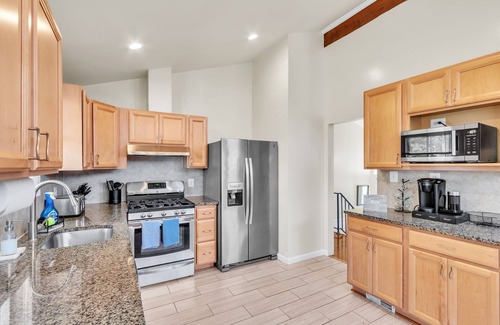 Seminary Hill Casa | 4BR Family Getaway w/ King Bed + 5 TVs, Mins to DC/OldTown,Gameroom,Pet Friendly