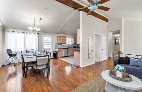Seminary Hill Casa | 4BR Family Getaway w/ King Bed + 5 TVs, Mins to DC/OldTown,Gameroom,Pet Friendly