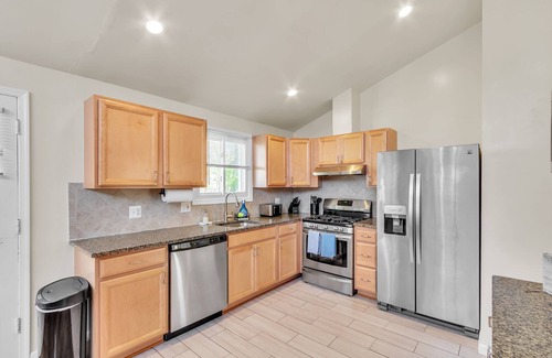 Seminary Hill Casa | 4BR Family Getaway w/ King Bed + 5 TVs, Mins to DC/OldTown,Gameroom,Pet Friendly