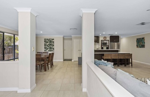 Halls Head Casa | 4BR Family Retreat with Outdoor Spa and Free WiFi