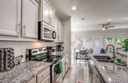 Wheatland Casa | 4BR Farmhouse For 12 N Po