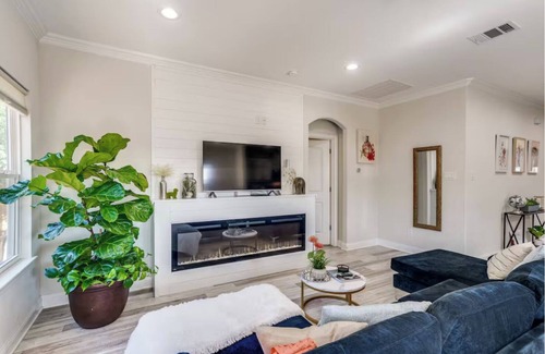 Wheatland Casa | 4BR Farmhouse For 12 N Po
