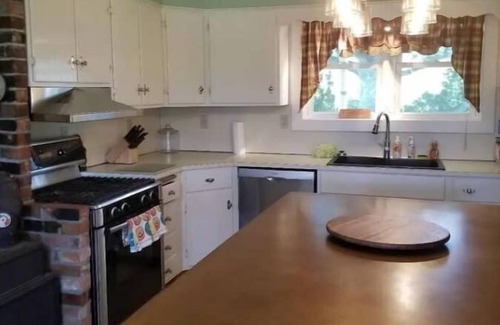 Bucksport Casa | 4Br Farmhouse @The Narramissic Manor with Sunrise views of Great Pond Mountain
