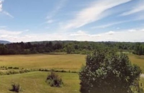 Bucksport Casa | 4Br Farmhouse @The Narramissic Manor with Sunrise views of Great Pond Mountain
