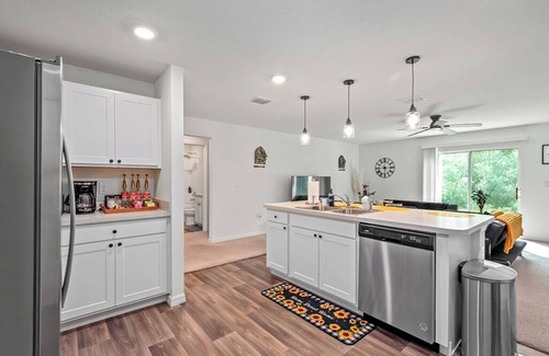 Ocala Casa | 4BR Near WEC + Long Stays + Kitchen & Workspace