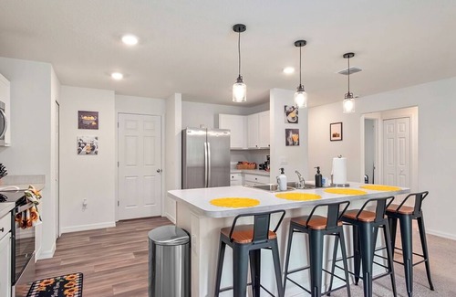 Ocala Casa | 4BR Near WEC + Long Stays + Kitchen & Workspace