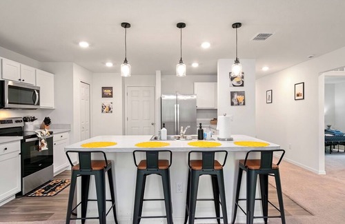 Ocala Casa | 4BR Near WEC + Long Stays + Kitchen & Workspace