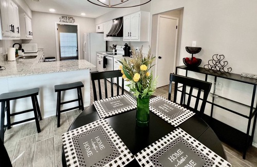 Universal City Casa | 4BR Fully Furnished Corporate Home Winter Specials