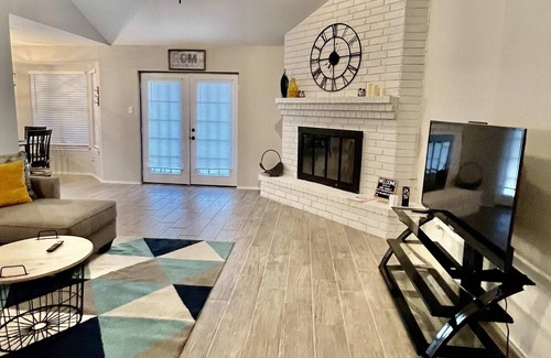 Universal City Casa | 4BR Fully Furnished Corporate Home Winter Specials