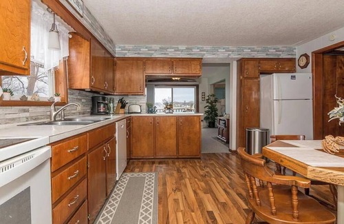 Plainwell Casa | 4BR Furnished Rental on Pine Lake Sept–May Rental 2900/month-includes utilities