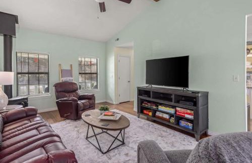 Fayetteville Casa | 4BR Game-Day Retreat - Foosball & Fire Pit