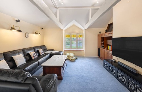 Eight Mile Plains Casa | 4BR German-style Villa w/ Pool@Eight Mile Plains