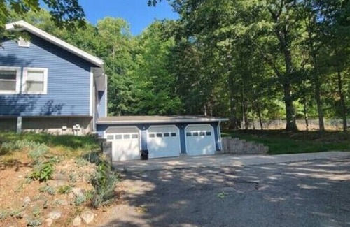 Mayfield Casa | 4BR Home, King Bed, Arcade, By Lake, 7mi to Airport