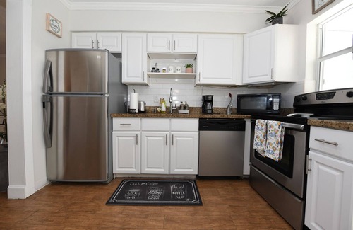 North Andrews Gardens Casa | 4BR Home, Hot Tub, Near Beach & Wilton Manors