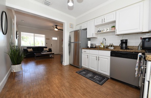 North Andrews Gardens Casa | 4BR Home, Hot Tub, Near Beach & Wilton Manors