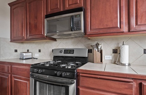Kent Casa | 4BR Home in Kent w/ Office