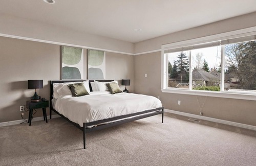 Kent Casa | 4BR Home in Kent w/ Office