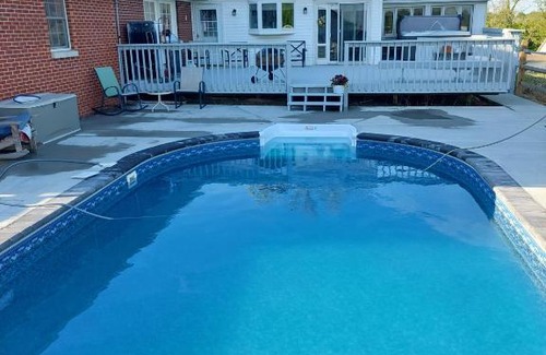 Williamstown Casa | 4BR Home - Pets Allowed by ARK Experience