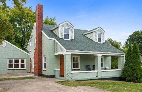 Hamilton Casa | 4BR Home Theater near Spooky Nook Sports Complex
