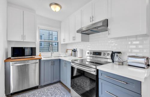 Northeast Mississauga Casa | 4BR Home with 2 bath Near YYZ Airport 7 minutes