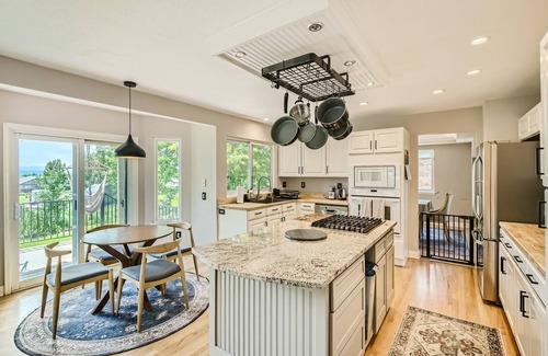 Scenic Heights Casa | 4br home with Mountain Views - Central to Arvada, Golden, Boulder & Denver
