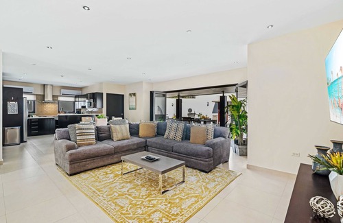 Santa Cruz Casa | 4BR HOME WITH PRIVATE POOL AND BBQ!