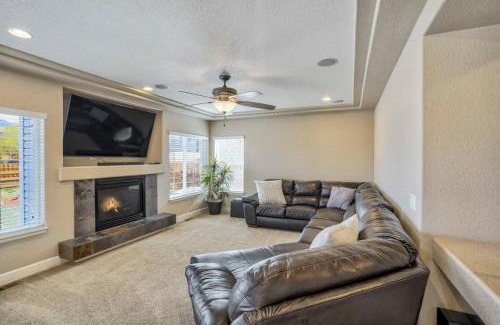 Peyton Casa | 4BR Hot Tub Pool Table, Ping Pong, Foosball!