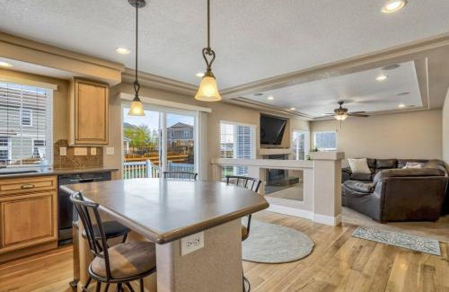 Peyton Casa | 4BR Hot Tub Pool Table, Ping Pong, Foosball!