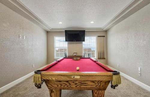 Peyton Casa | 4BR Hot Tub Pool Table, Ping Pong, Foosball!