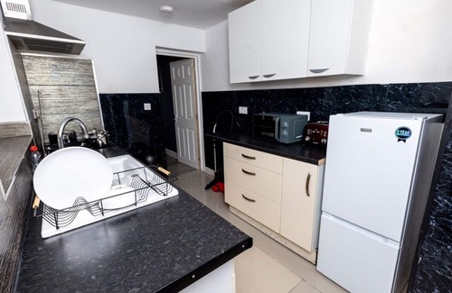 Wolverhampton Casa | 4BR House Near City & Stadium