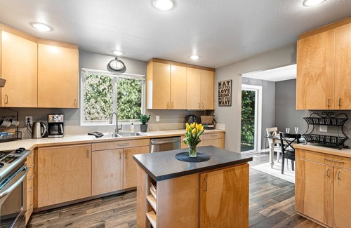 Cottage Lake Casa | 4BR House nestled near Woodinville Wine Country