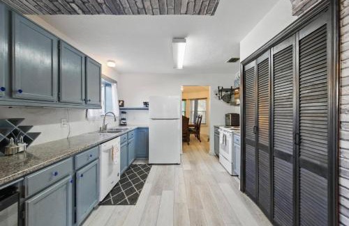 South Arlington Casa | 4BR House with Pool near Stadium & DFW