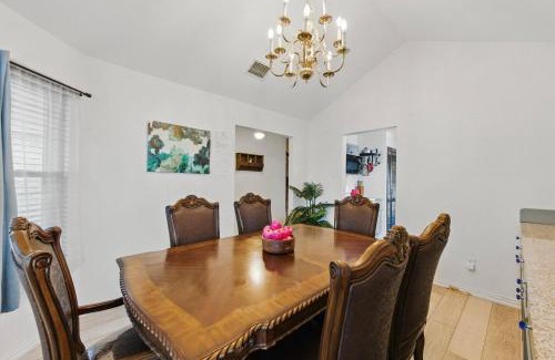 South Arlington Casa | 4BR House with Pool near Stadium & DFW
