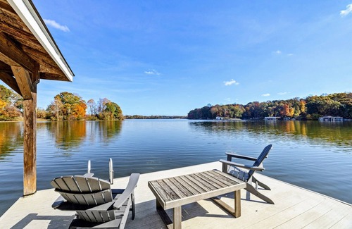 Livingston Casa | 4BR Lakefront Lake Anna - Views, Boat Dock, Games