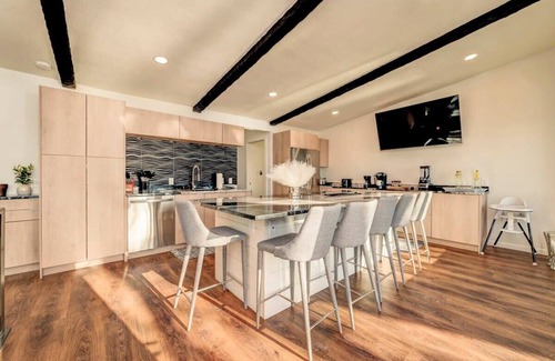 Jackson Casa | 4BR Lakeside Luxury | Hot Tub | Gameroom | Firepit