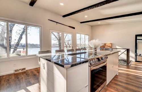 Jackson Casa | 4BR Lakeside Luxury | Hot Tub | Gameroom | Firepit