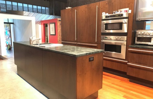 Mexican War Streets Casa | Giant Warehouse Loft -5,000 ft2- with 15' Ceilings, Garage Parking near Downtown