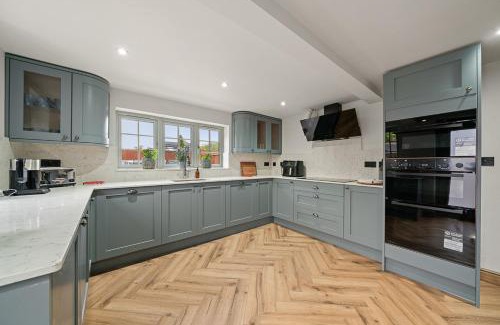 Hoar Cross Casa | 4BR luxury Cottage, Hot Tubs, Hoar Cross, Staffordshire