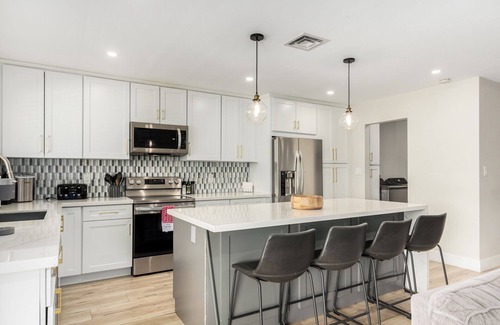 Mesa Casa | 4BR Mesa Oasis w/Putting Green and Heated Pool!