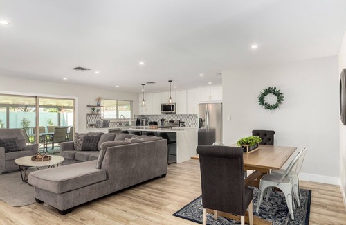 Mesa Casa | 4BR Mesa Oasis w/Putting Green and Heated Pool!