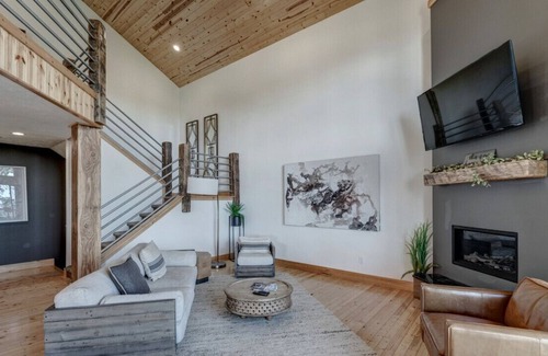Lead Chalet De Esquí | 4BR Missing Link Chalet at Terry Peak w/ Hot Tub!