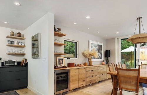 Newlands Casa | 4BR Modern Gem with Flatiron Views & Hottub 1mile to Pearl, 1block to NoBo Park